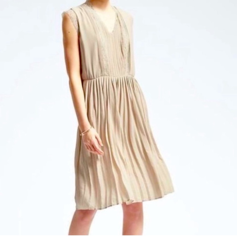 Banana Republic Beige Lace Detailed Pleated Lined Dress Size 12